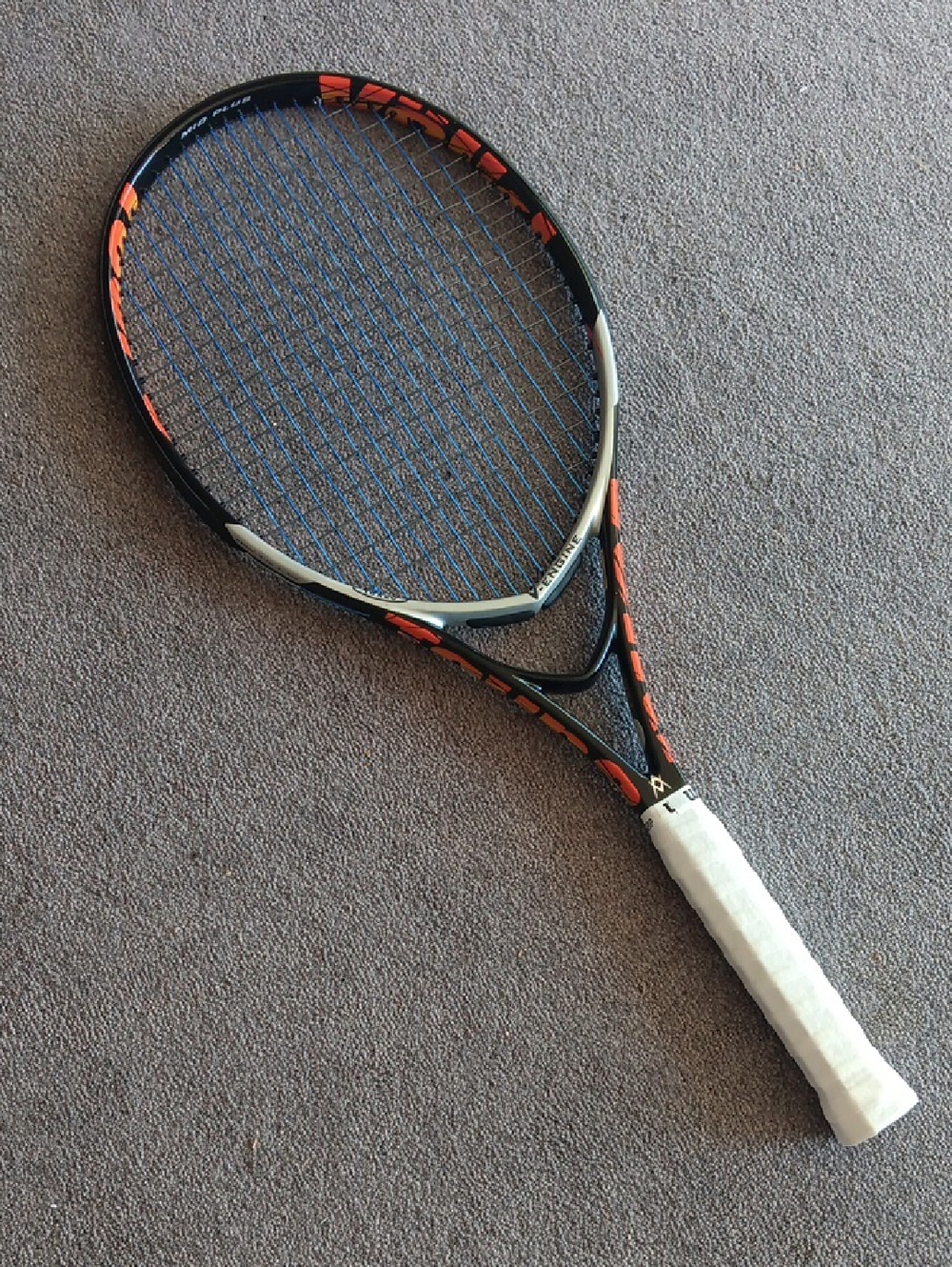 Volkl V-Engine Tour 9 w/ 4-5/8 grip strung 6/28 (18x20) with Volkl V-Torque 1